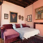 Charme In Piazza Monti Appartement